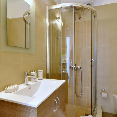 Chloe בארבאטי